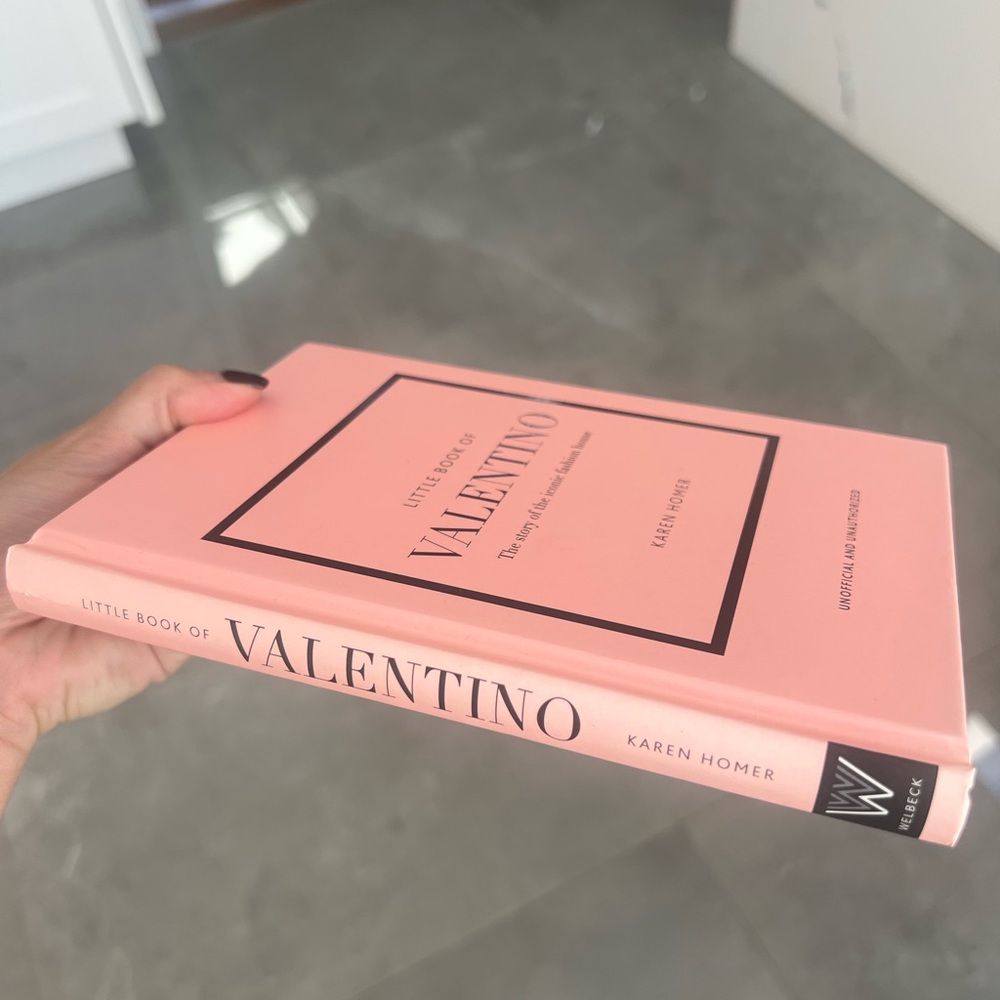 VALENTINO BOOK - Little book of valentino - Picture 2 of 3
